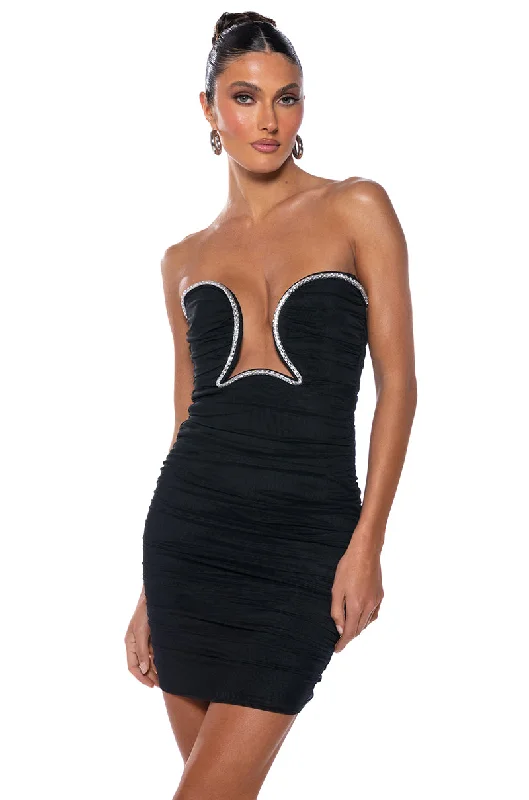 EVERYONE WANTS HER STRAPLESS MINI DRESS Comfortable Shift Mini Dress