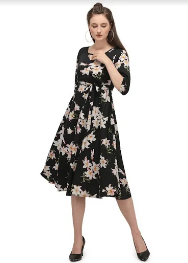 Women's Black And White Floral Printed Long Maxi Dress - MESMORA FASHIONS Stylish Pleated A-Line Maxi Dress