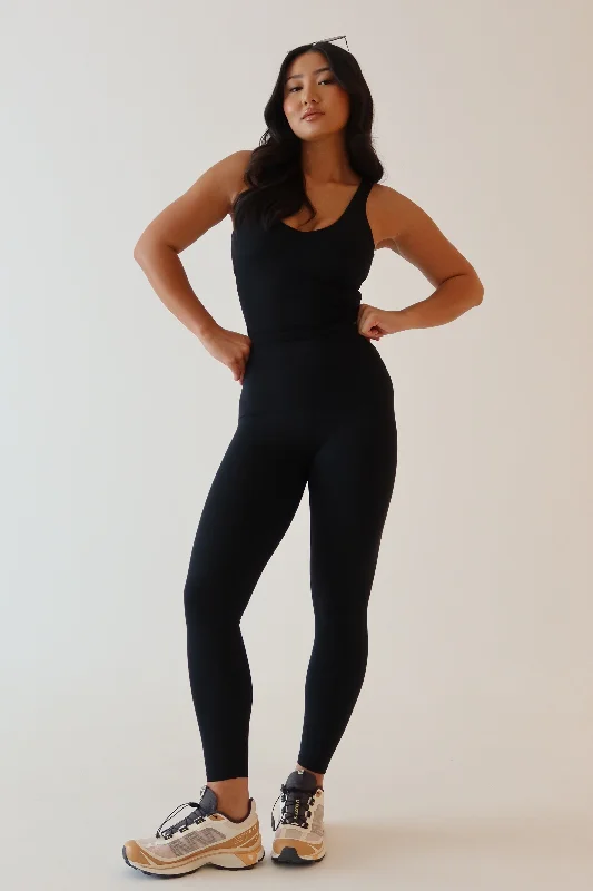 Venus V Back Leggings - Black Fashionable Plus-Size Activewear