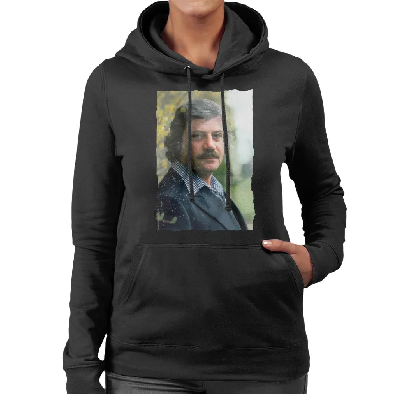 TV Times Actor Oliver Reed 1978 Women's Hooded Sweatshirt Hoodie with Slim Fit Tailored Modern