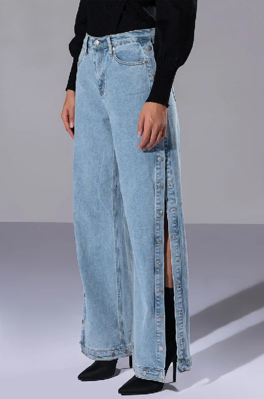 BLESSED MESS SIDE SNAP HIGH RISE JEANS Fashionable Raw Edge Jeans