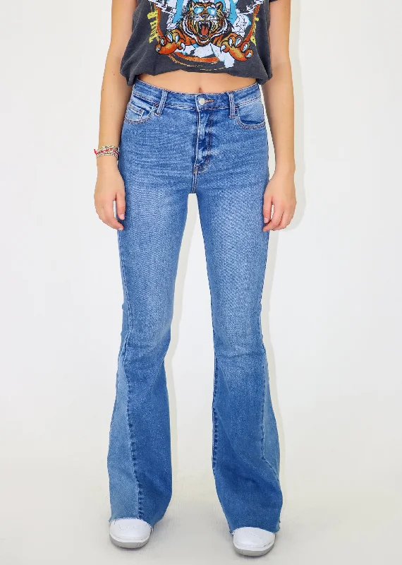 Come Through Jeans ★ Medium Wash Cozy Relaxed Fit Jeans