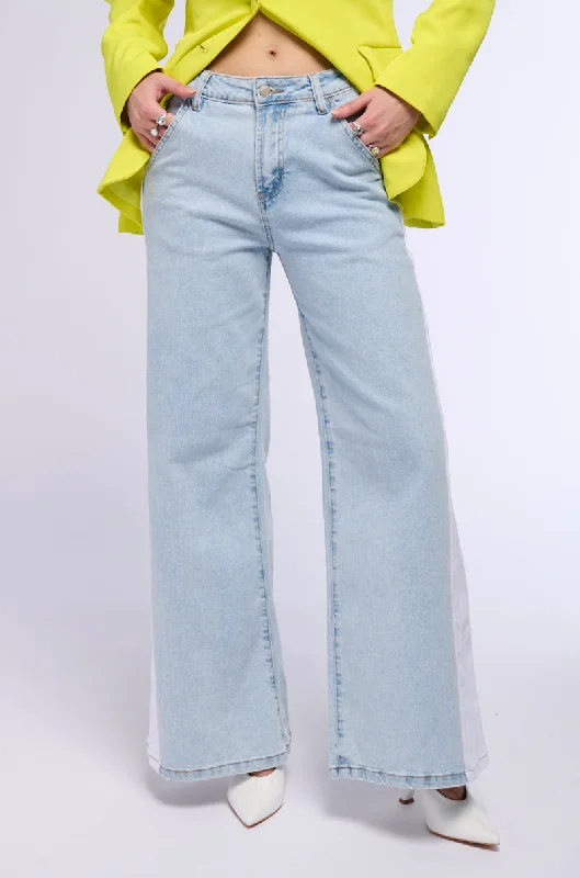 IN AND OUT MID RISE WIDE LEG JEANS Casual Light Wash Jeans