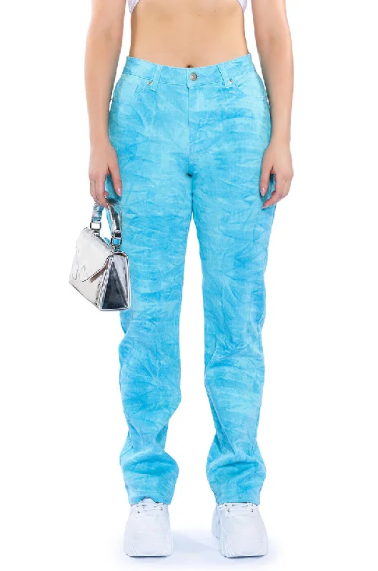 UP IN THE CLOUDS HIGH RISE RELAXED FIT JEANS Fashionable Raw Edge Jeans